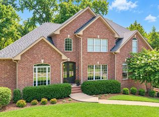 127 Country Hills Dr, Hendersonville, TN 37075