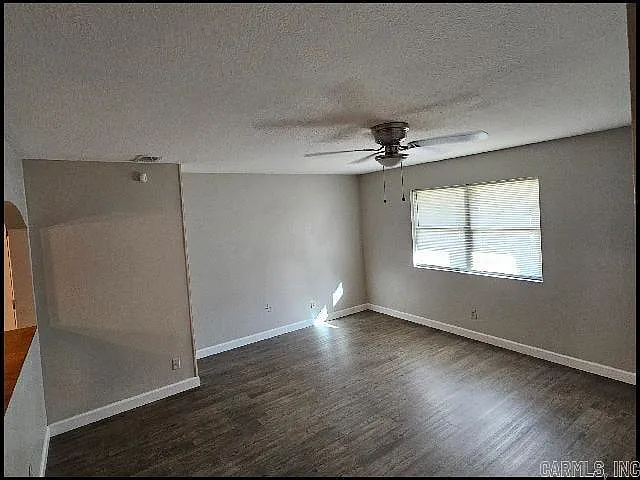 3 bed, 2.0 bath, 1435 sqft, $1,350 — Photo 4