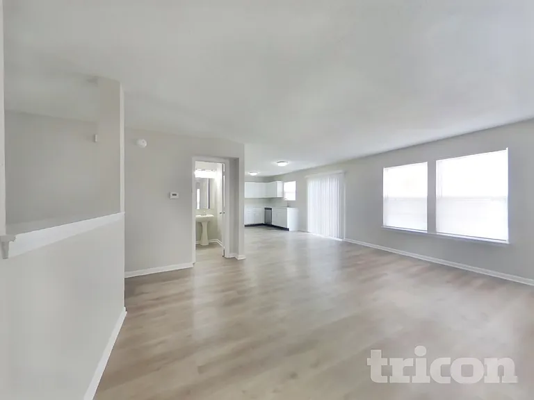 10907 Delphi Dr — Photo 2