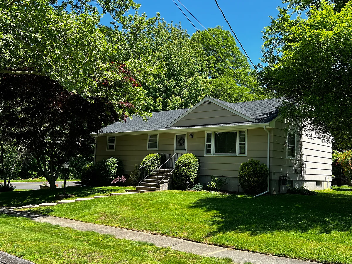 Building Photo - 25 Colonial Dr