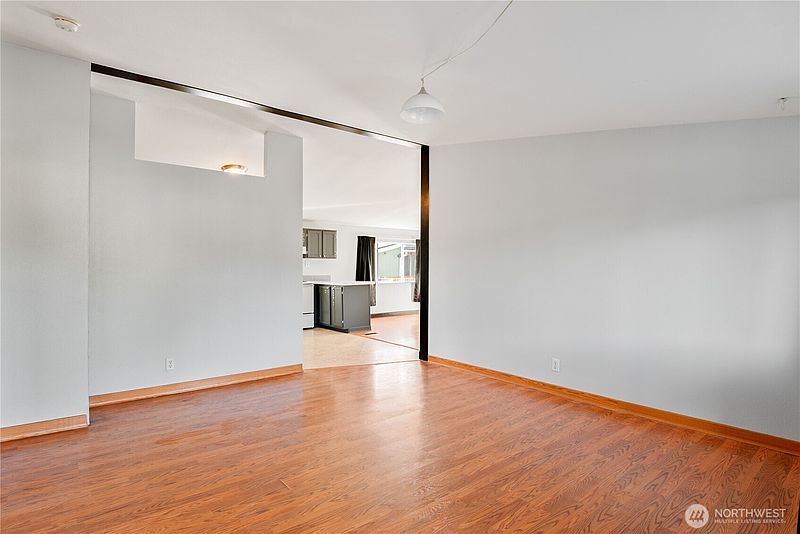 4th image of 233 Concord Place