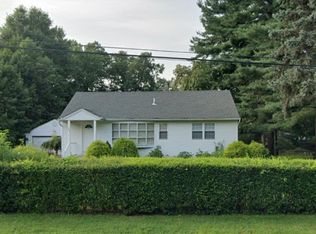 23 Samuel Rd, Chestnut Ridge, NY 10977