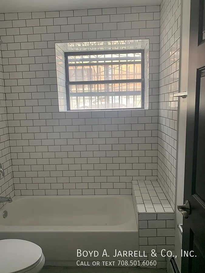 !!Washington Park! 57th & Michigan. $750. studio — Photo 1