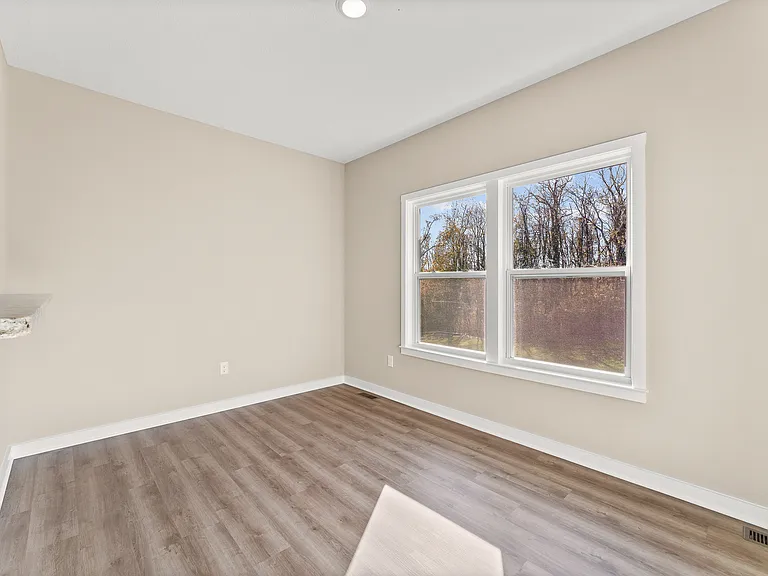 705 Ravenshire Ct — Photo 16
