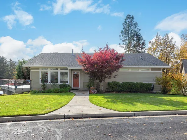 101 Cedar Ridge Ter, Rogue River, OR 97537