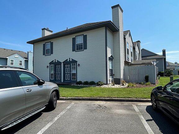 3rd image of 613 Barwick Ct #613