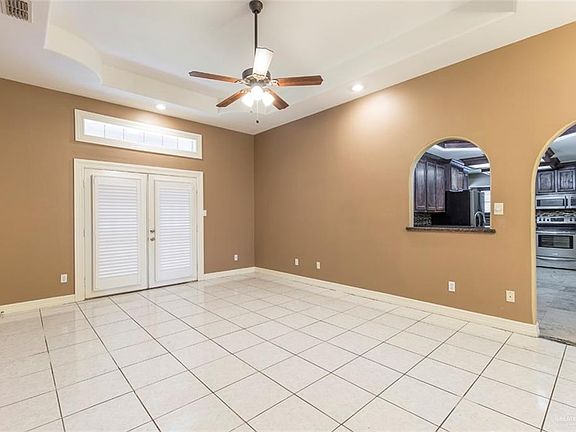 3rd image of 3113 Iris Ave