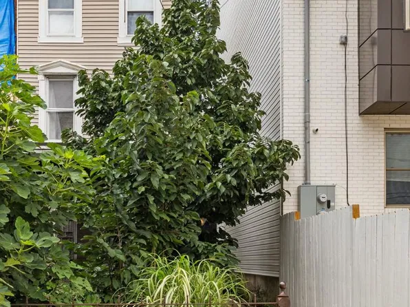 433 N 41st St, Philadelphia, PA 19104