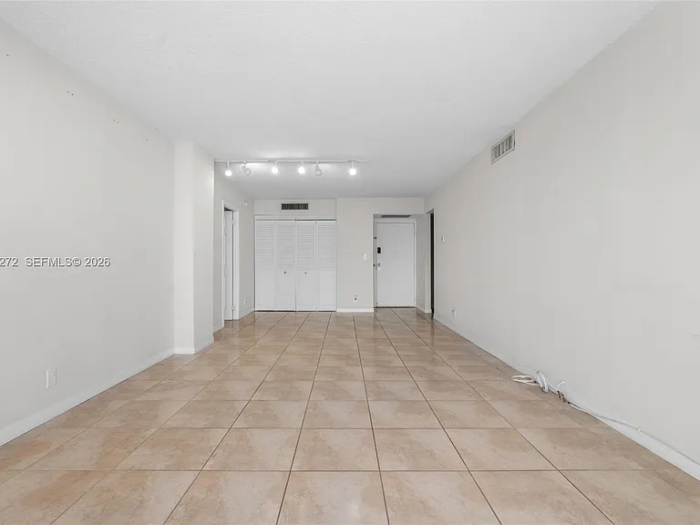 3401 N Country Club Dr #519 — Photo 9