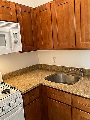 3rd image of 1380 1st Ave APT 4A