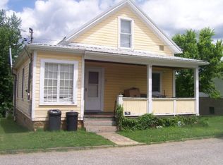 512 Riverside Dr, Sistersville, WV 26175