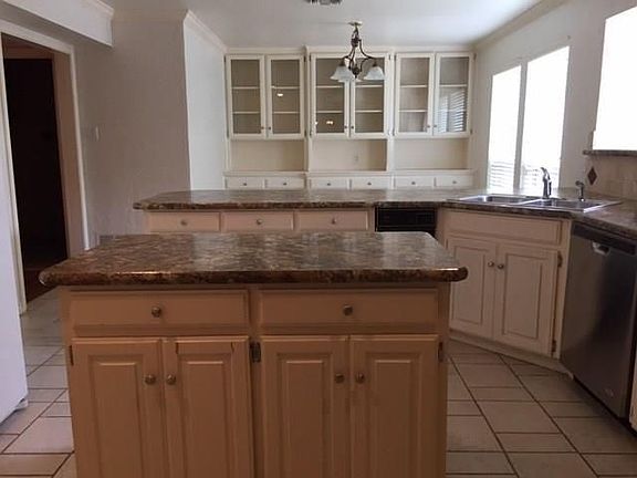 5th image of 4937 Longwood Ct