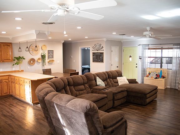 4th image of 221 Wilmington Cir