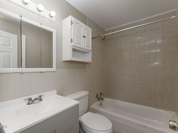 4th image of 703 Centeroak Dr