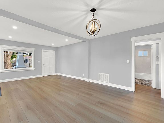 5th image of 1418 102nd Ave