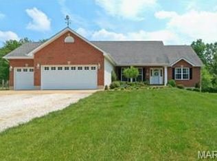 220 Williamton Dr, Winfield, MO 63389