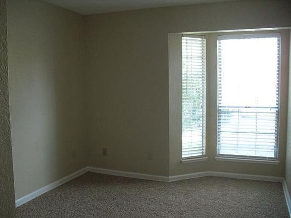 5th image of 140 W Willow Creek Dr