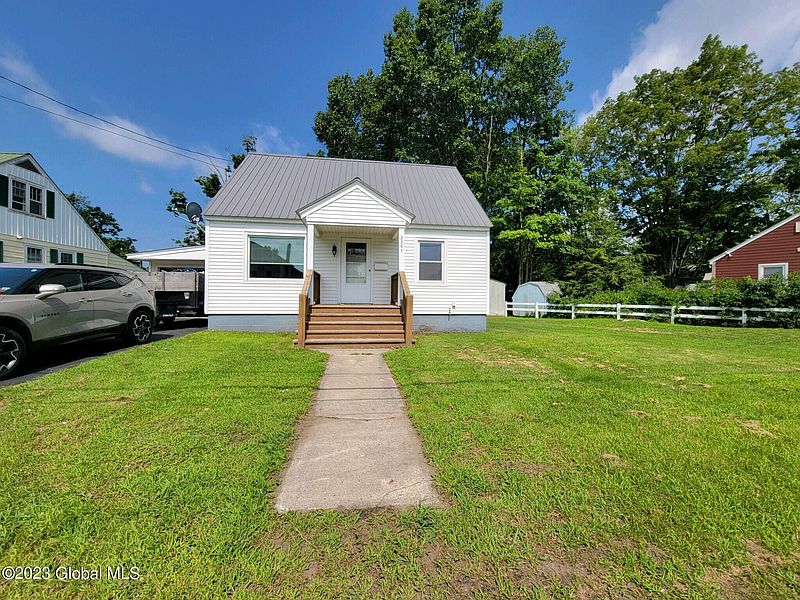 3rd image of 2367 Burgoyne Avenue