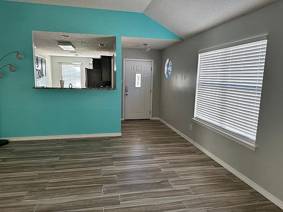 living room foyer/entry