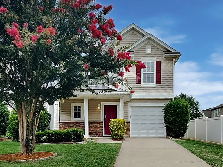 1053 Kings Mountain Ln — Photo 1