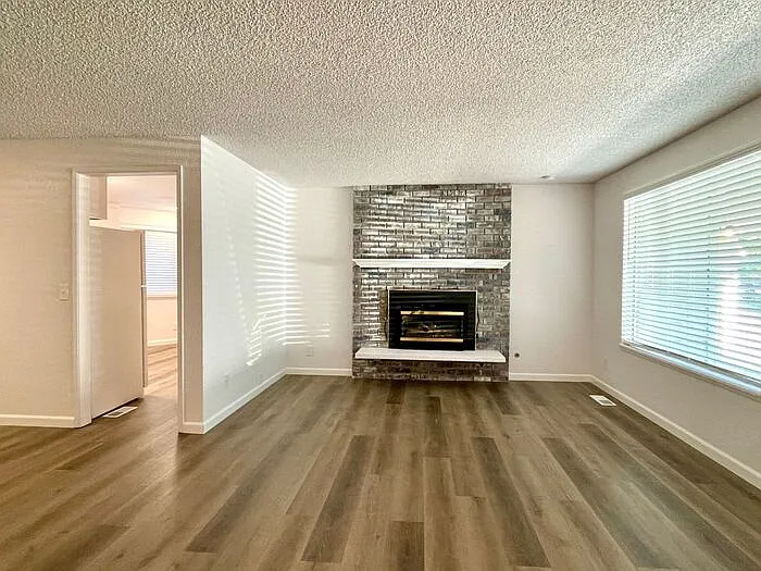 3 bed, 2.0 bath, 1800 sqft, $3,100 — Photo 4