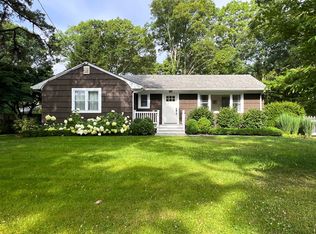 90 Circuit Rd, Bellport Village, NY 11713