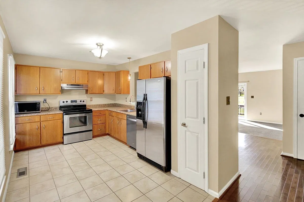 2 bed, 2.5 bath, 1416 sqft, $2,050 — Photo 3
