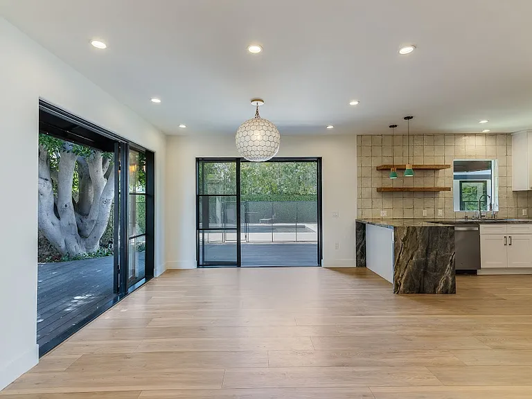 10385 Ilona Ave — Photo 11