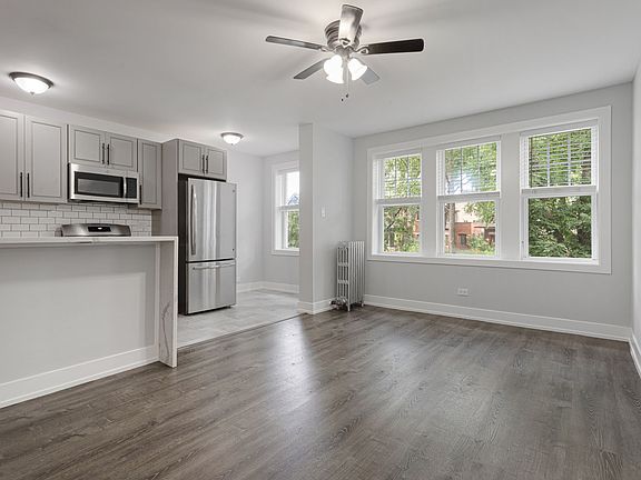 4th image of 1521 W Sherwin Ave #402