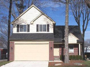 22301 Maple St, Saint Clair Shores, MI 48081