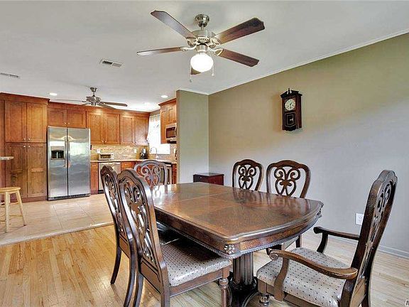 3rd image of 22 Old Town Ln