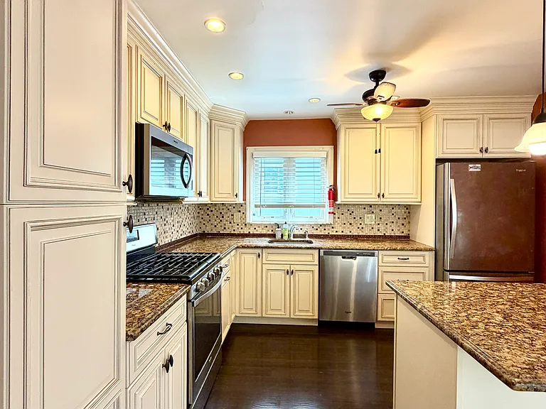 51 W 3rd St #1 — Photo 18