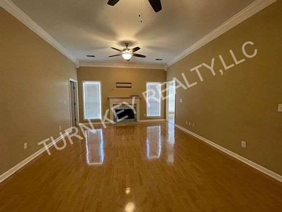 3rd image of 515 Enclave Cir