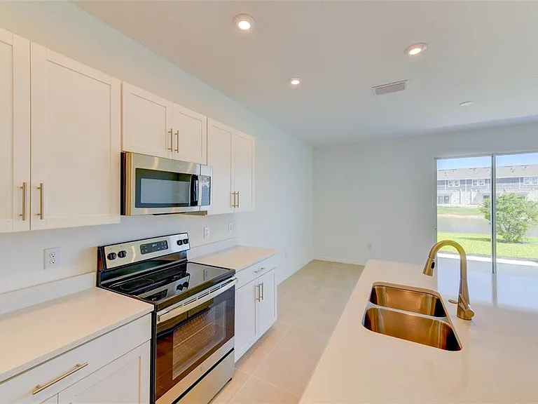 5744 Haven Ter — Photo 10