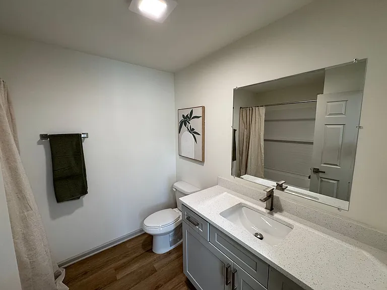 1128 W College St — Photo 32
