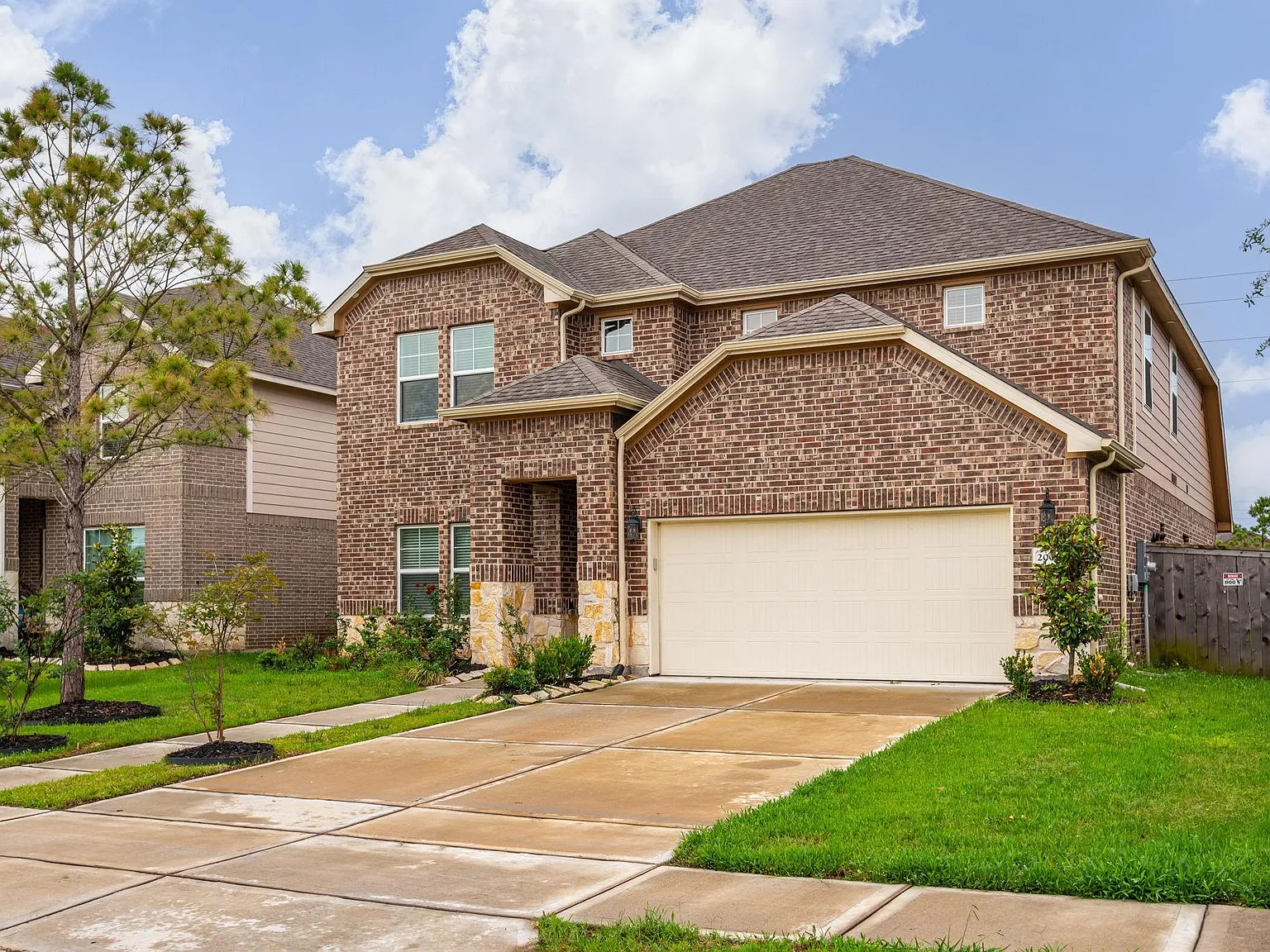 5 bed, 3.0 bath, 2990 sqft, $3,195 — Photo 3