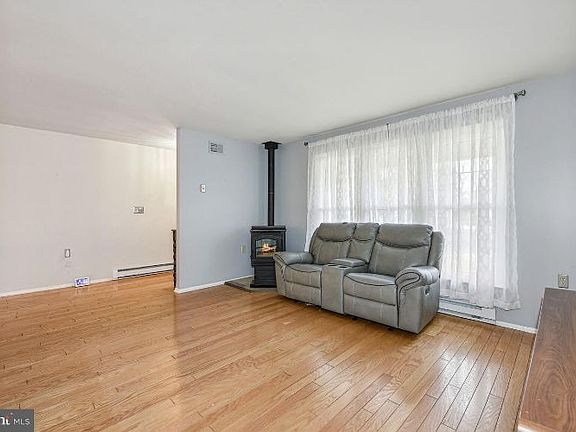 5th image of 130 Buckingham Dr