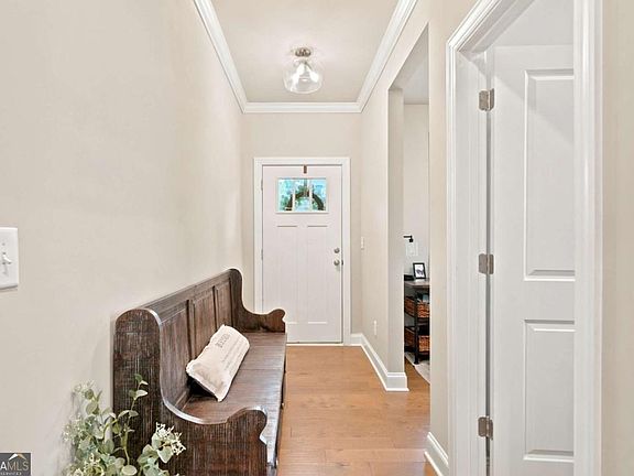 4th image of 217 Lakeside Pl