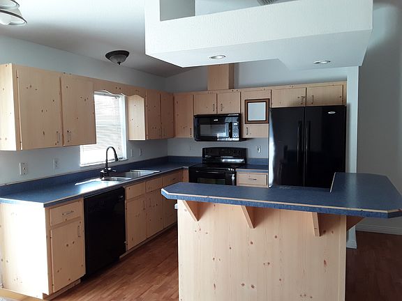 Open kitchen with island.