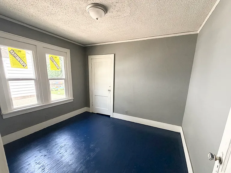 1922 N Ellis St — Photo 5