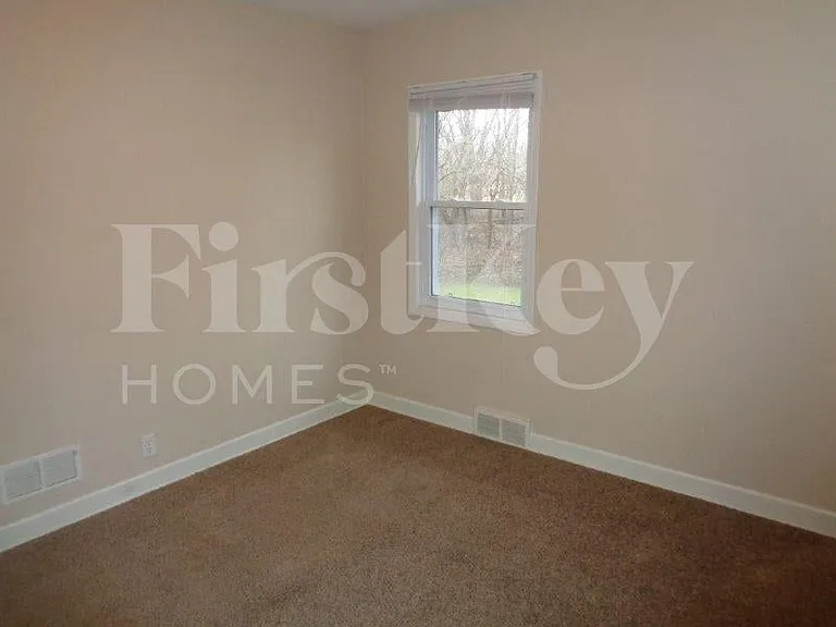 417 Warren St — Photo 9