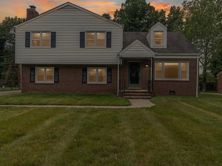 8407 Pamela Dr — Photo 2