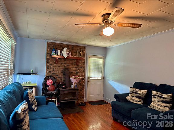 5th image of 430 Russell Rd