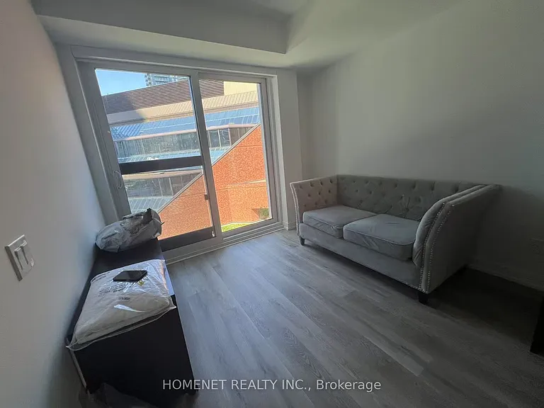 771 Yonge St #705 — Photo 4
