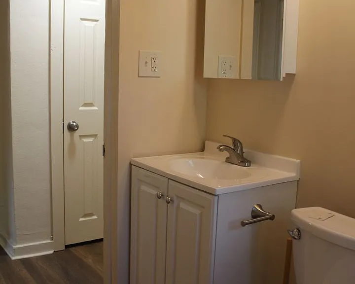Recently renovated | Bay window | Walkable | Washer/Dryer combo in unit — Photo 10