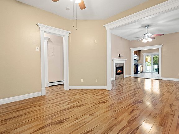 4th image of 302 Clerk St #1