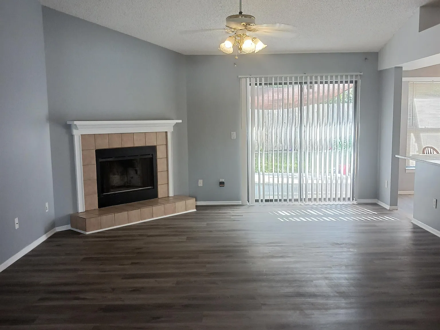 3 bed, 1468 sqft, $2,300 — Photo 4