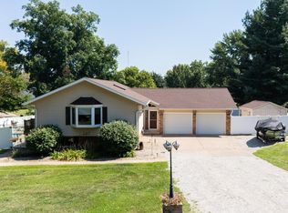 333 Arbor Vitae Dr, Germantown Hills, IL 61548