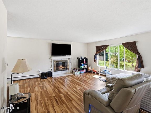 3rd image of 10640 Sanford Cir