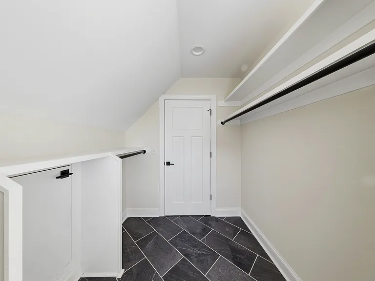 1020 Easton Ct — Photo 28